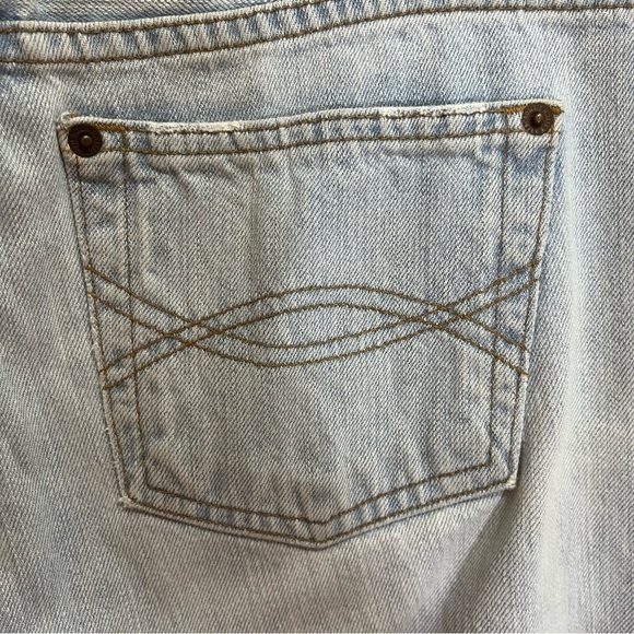 Abercrombie & Fitch Distressed Vintage Lightwash Button Fly Boot Cut 6 - Picture 4 of 15